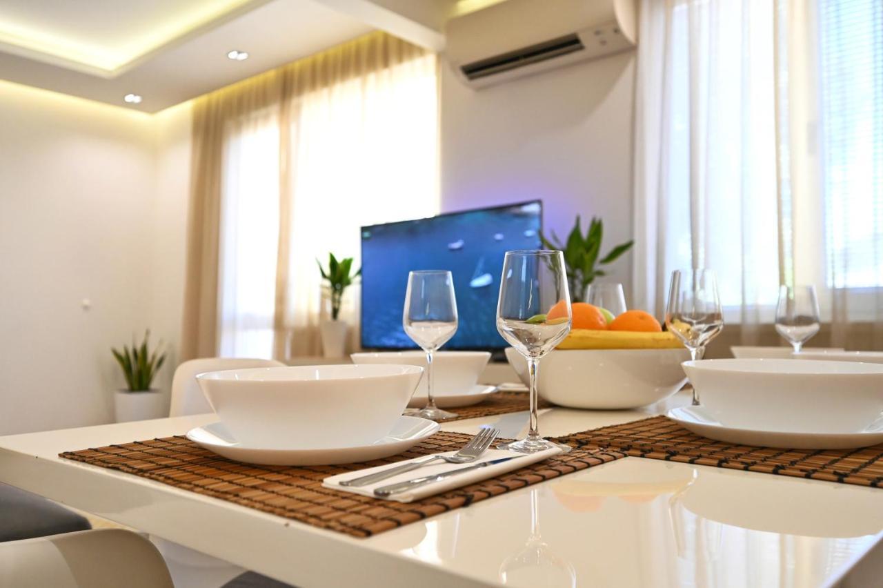 Modern Central 2-Bedroom Apartment With Parking فارنا المظهر الخارجي الصورة