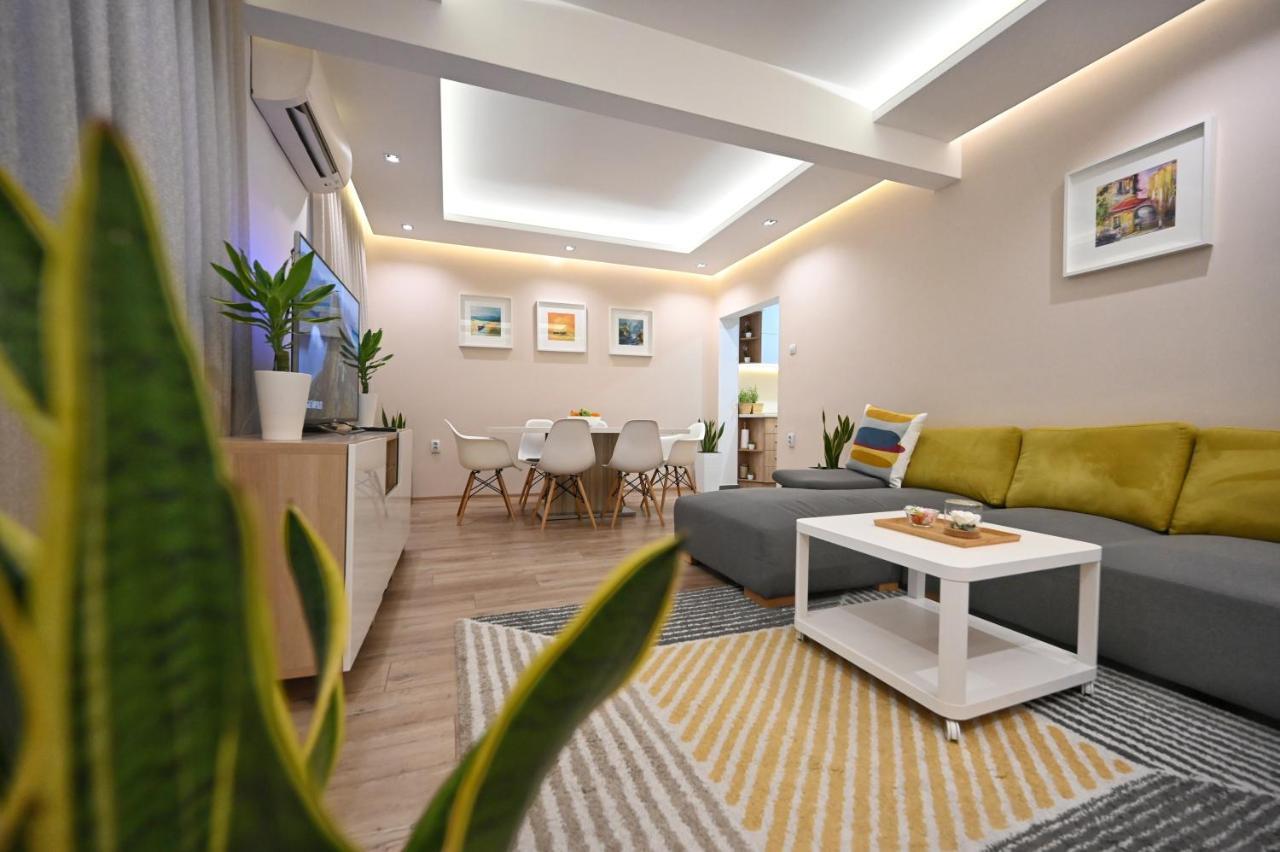 Modern Central 2-Bedroom Apartment With Parking فارنا المظهر الخارجي الصورة