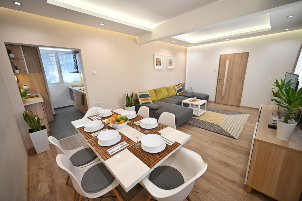 Modern Central 2-Bedroom Apartment With Parking فارنا المظهر الخارجي الصورة