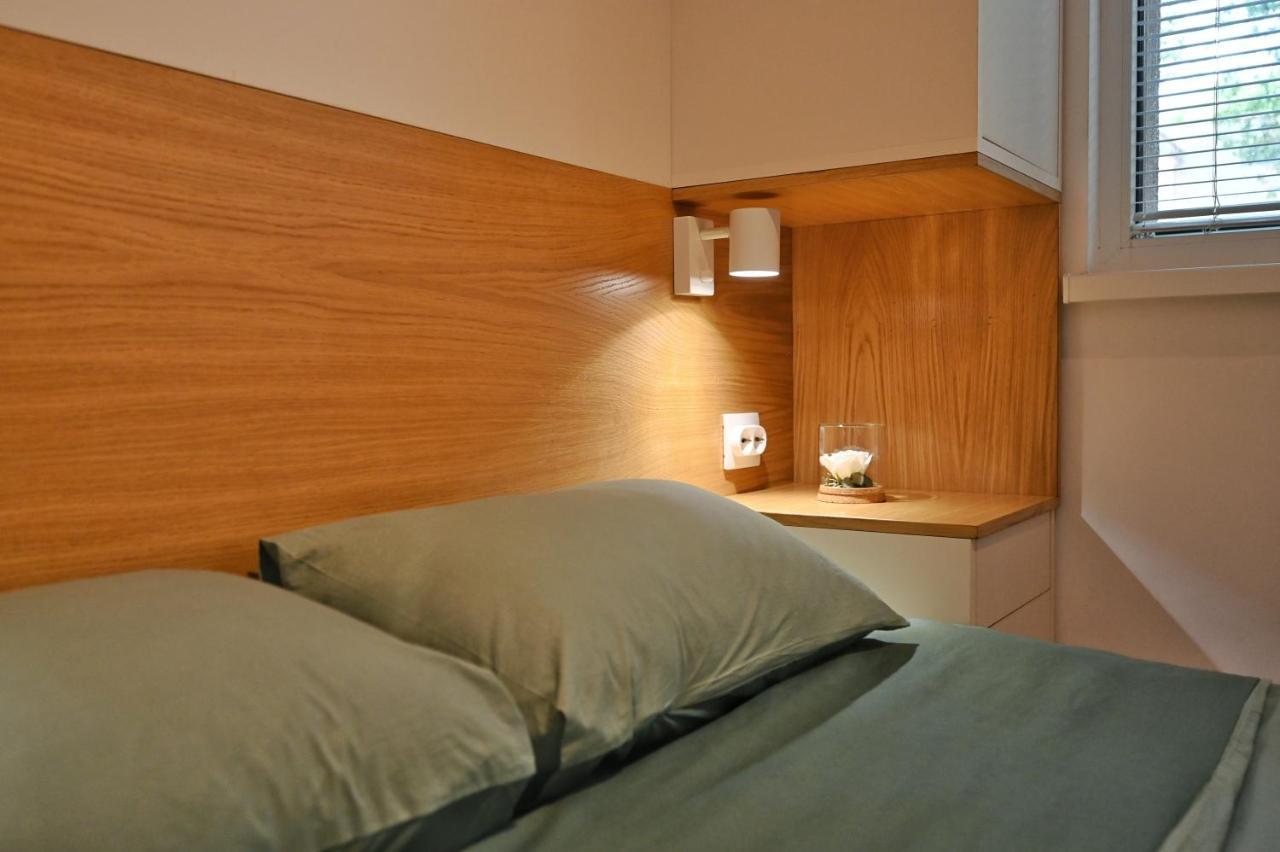 Modern Central 2-Bedroom Apartment With Parking فارنا المظهر الخارجي الصورة