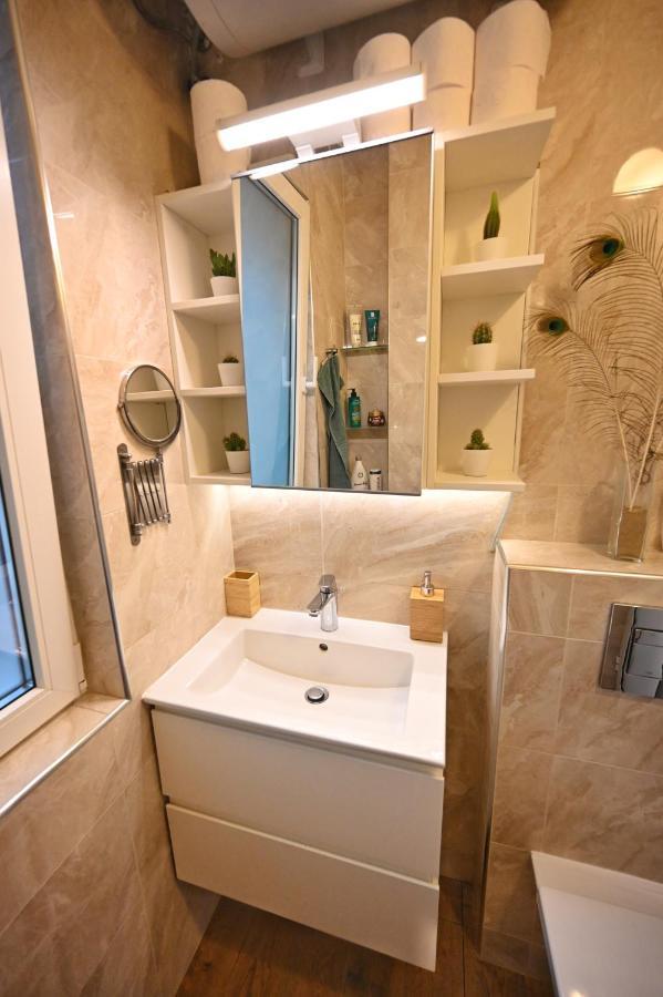 Modern Central 2-Bedroom Apartment With Parking فارنا المظهر الخارجي الصورة